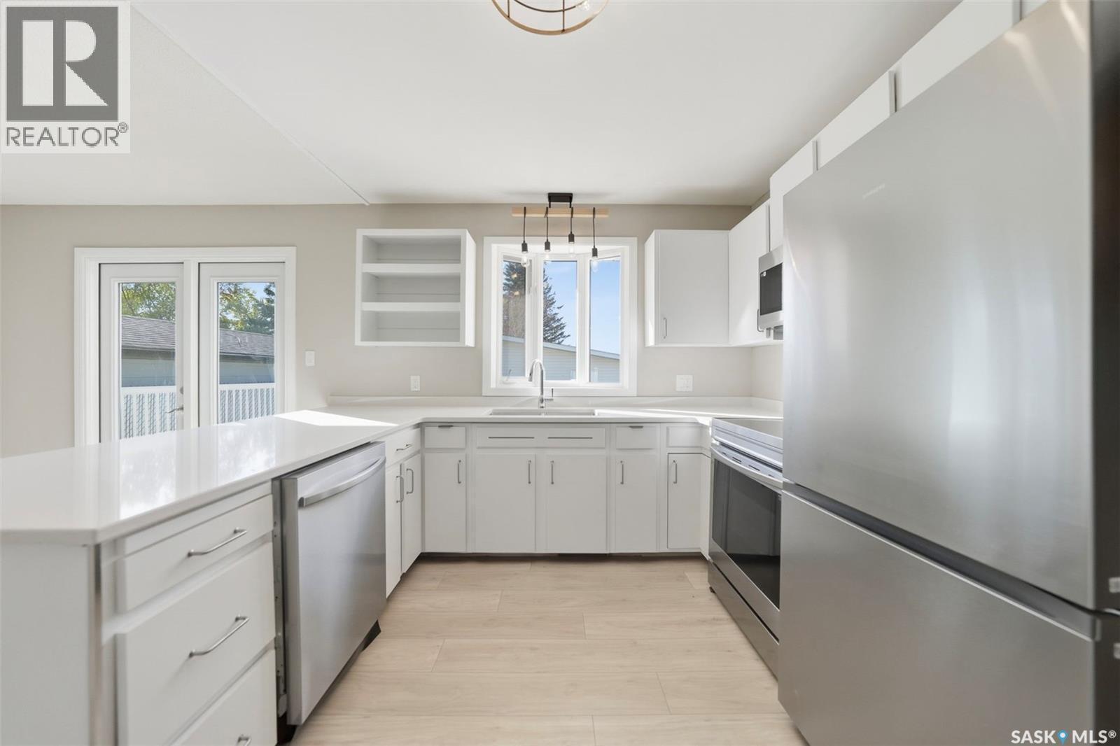1317 Elevator Road, Saskatoon, SK - Indoor Photo Showing Kitchen