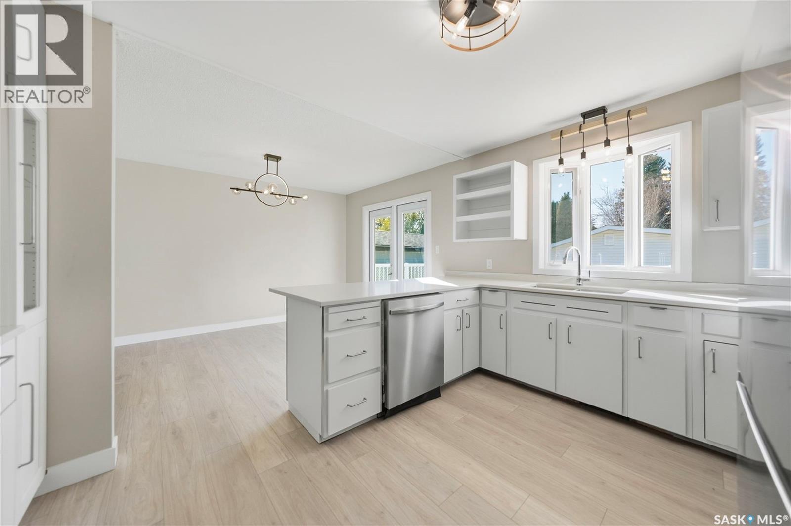 1317 Elevator Road, Saskatoon, SK - Indoor Photo Showing Kitchen