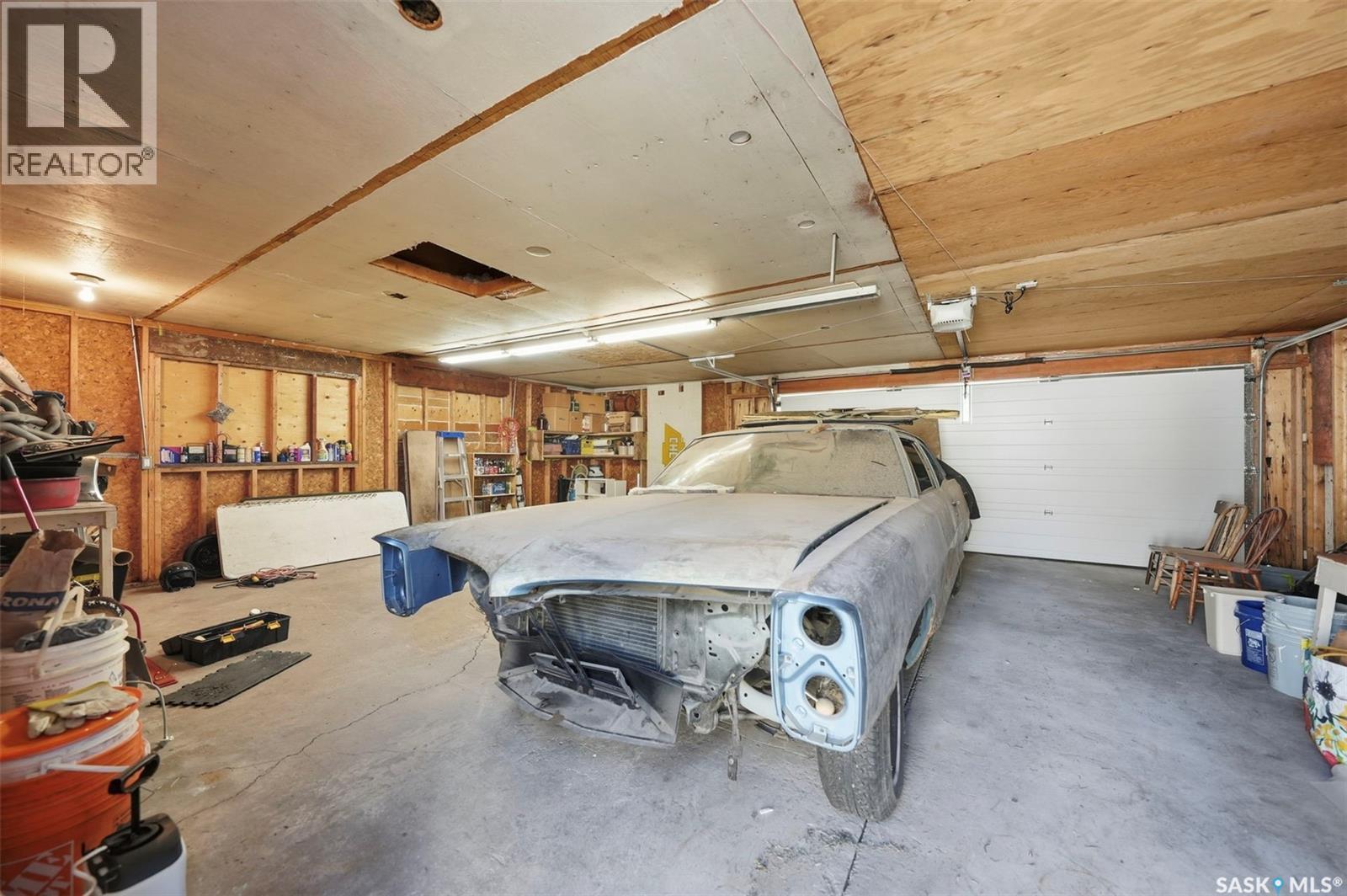 1317 Elevator Road, Saskatoon, SK - Indoor Photo Showing Garage