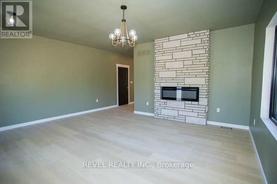 7 Scott Drive, Norfolk, ON - Indoor Photo Showing Other Room With Fireplace