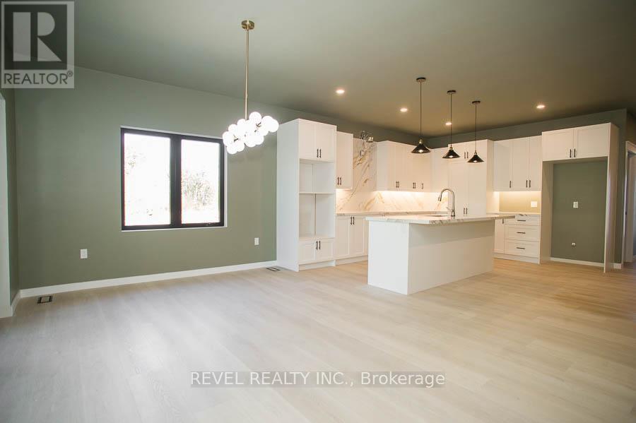 7 Scott Drive, Norfolk, ON - Indoor Photo Showing Kitchen