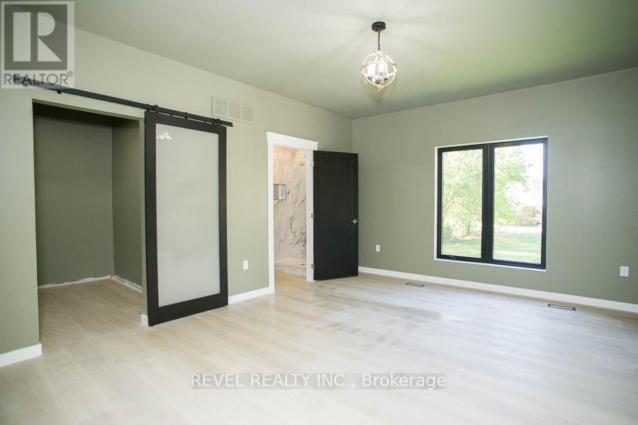 7 Scott Drive, Norfolk, ON - Indoor Photo Showing Other Room