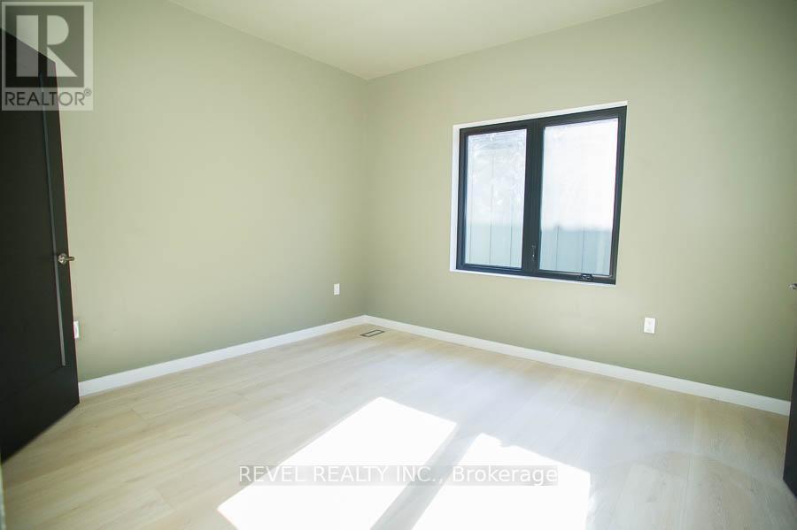 7 Scott Drive, Norfolk, ON - Indoor Photo Showing Other Room