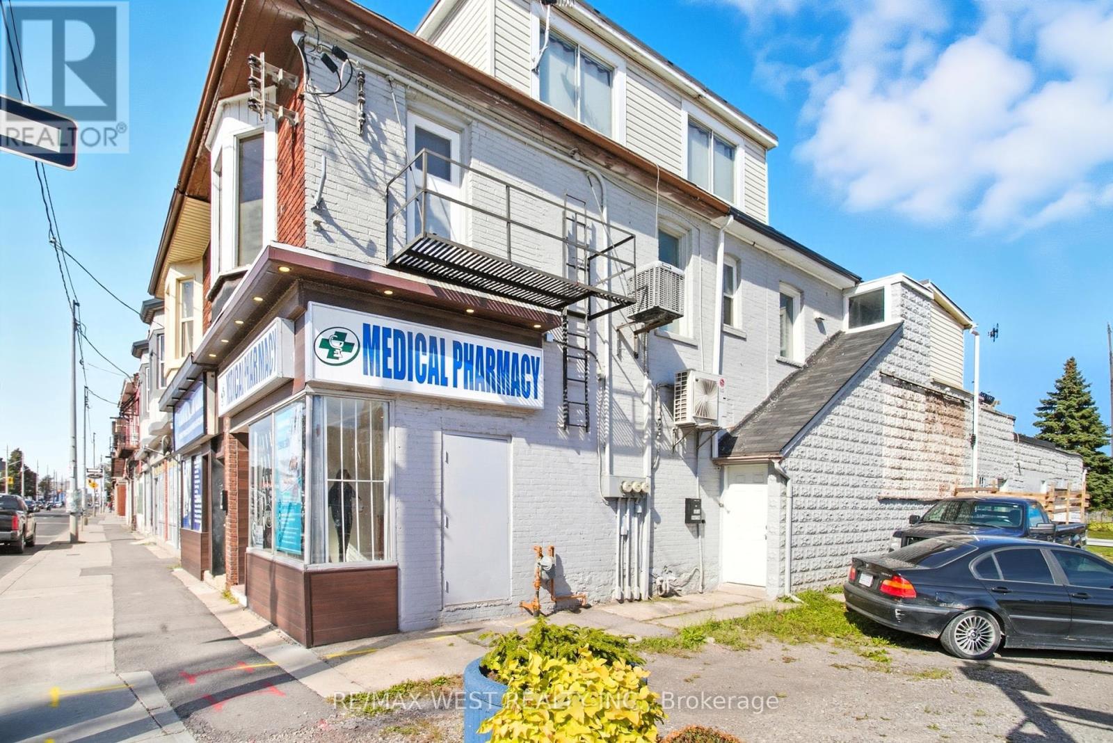 Exterior - Side - 597 Barton Street E, Hamilton, ON