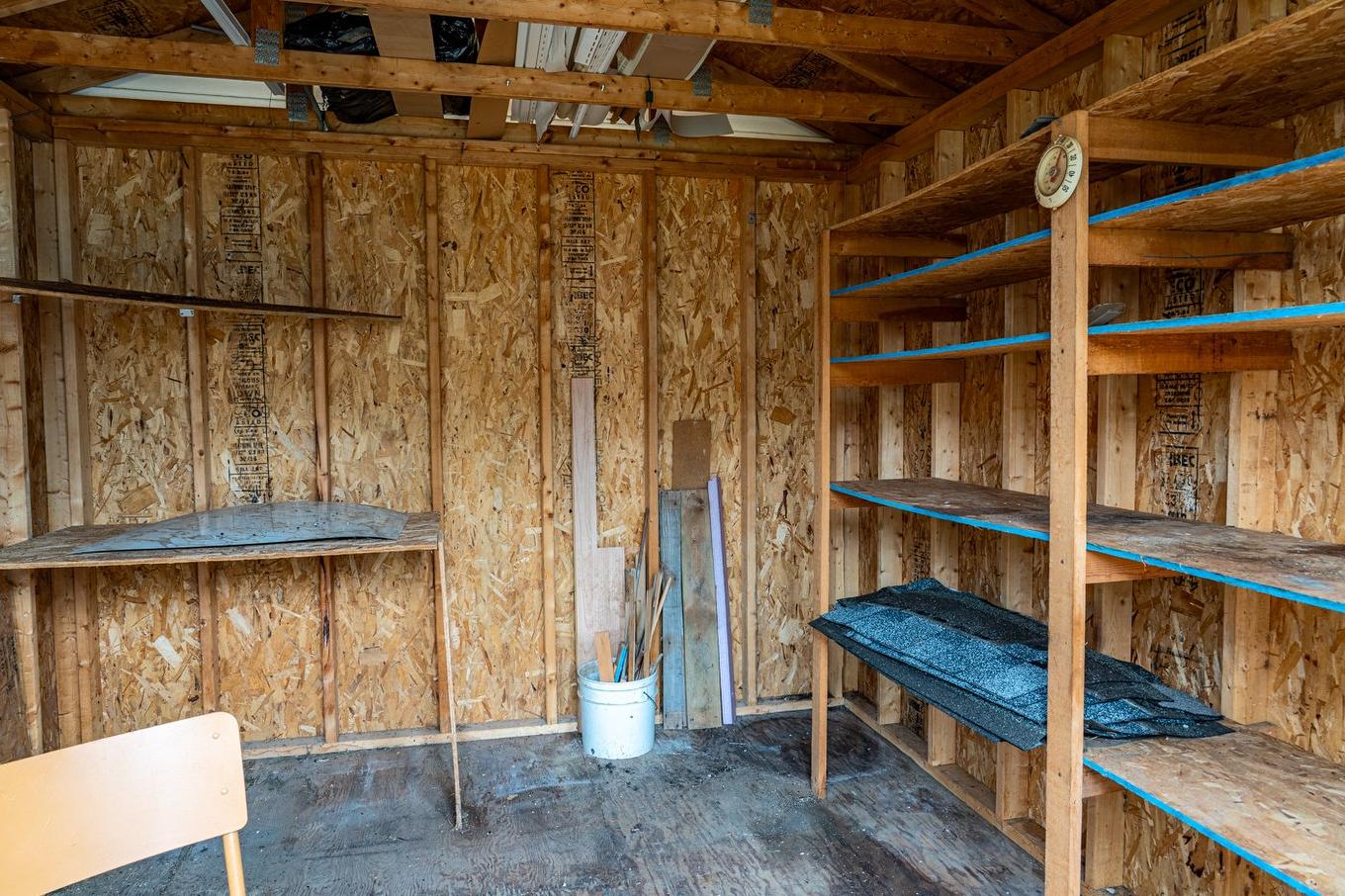 Remise - 1 Rue Gilbert, Val-Des-Sources, QC - Indoor