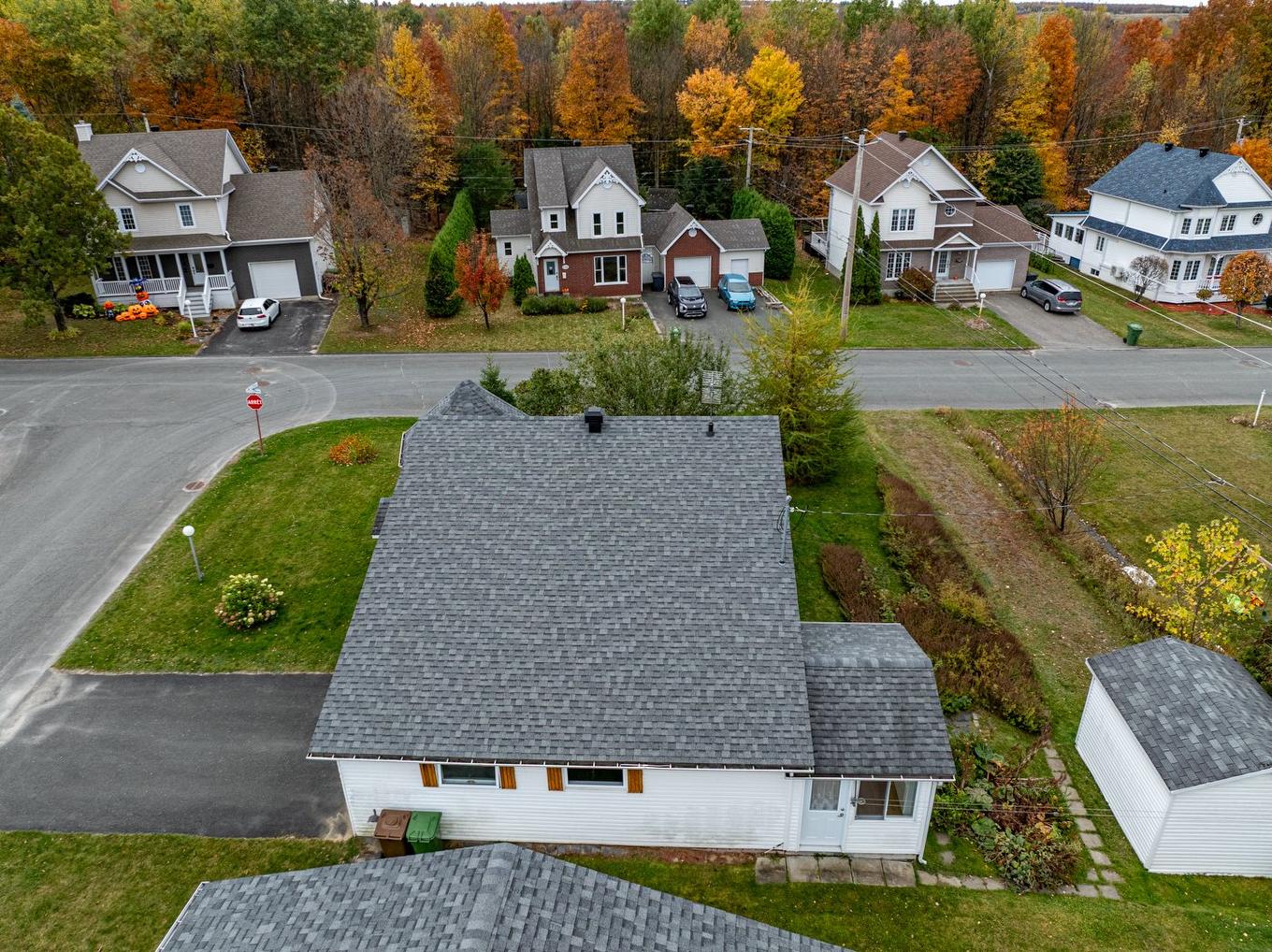 Photo aérienne - 1 Rue Gilbert, Val-Des-Sources, QC - Outdoor With Facade