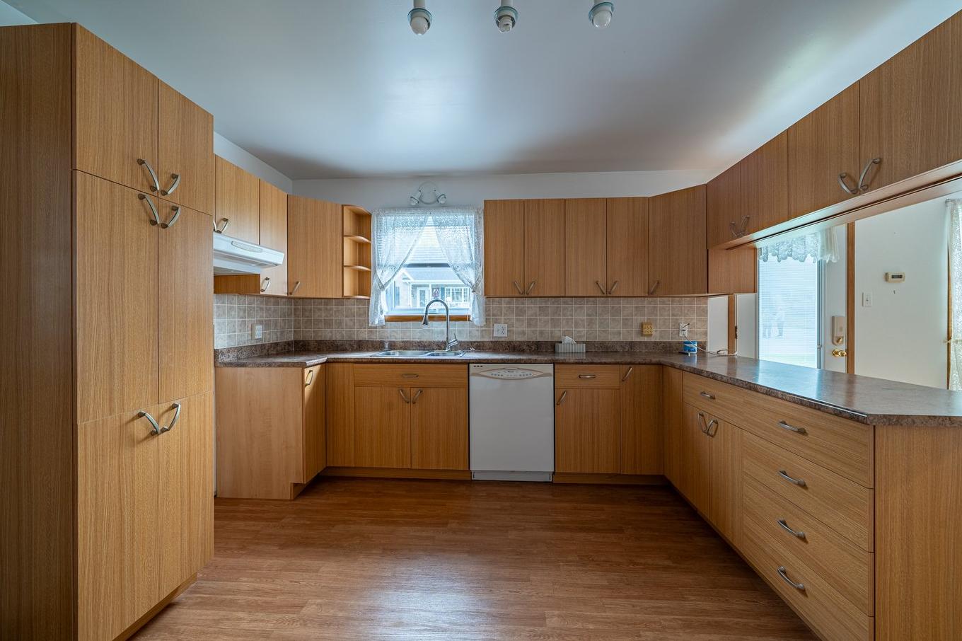 Cuisine - 1 Rue Gilbert, Val-Des-Sources, QC - Indoor Photo Showing Kitchen