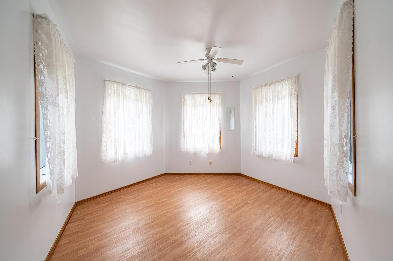 Salon - 1 Rue Gilbert, Val-Des-Sources, QC - Indoor Photo Showing Other Room