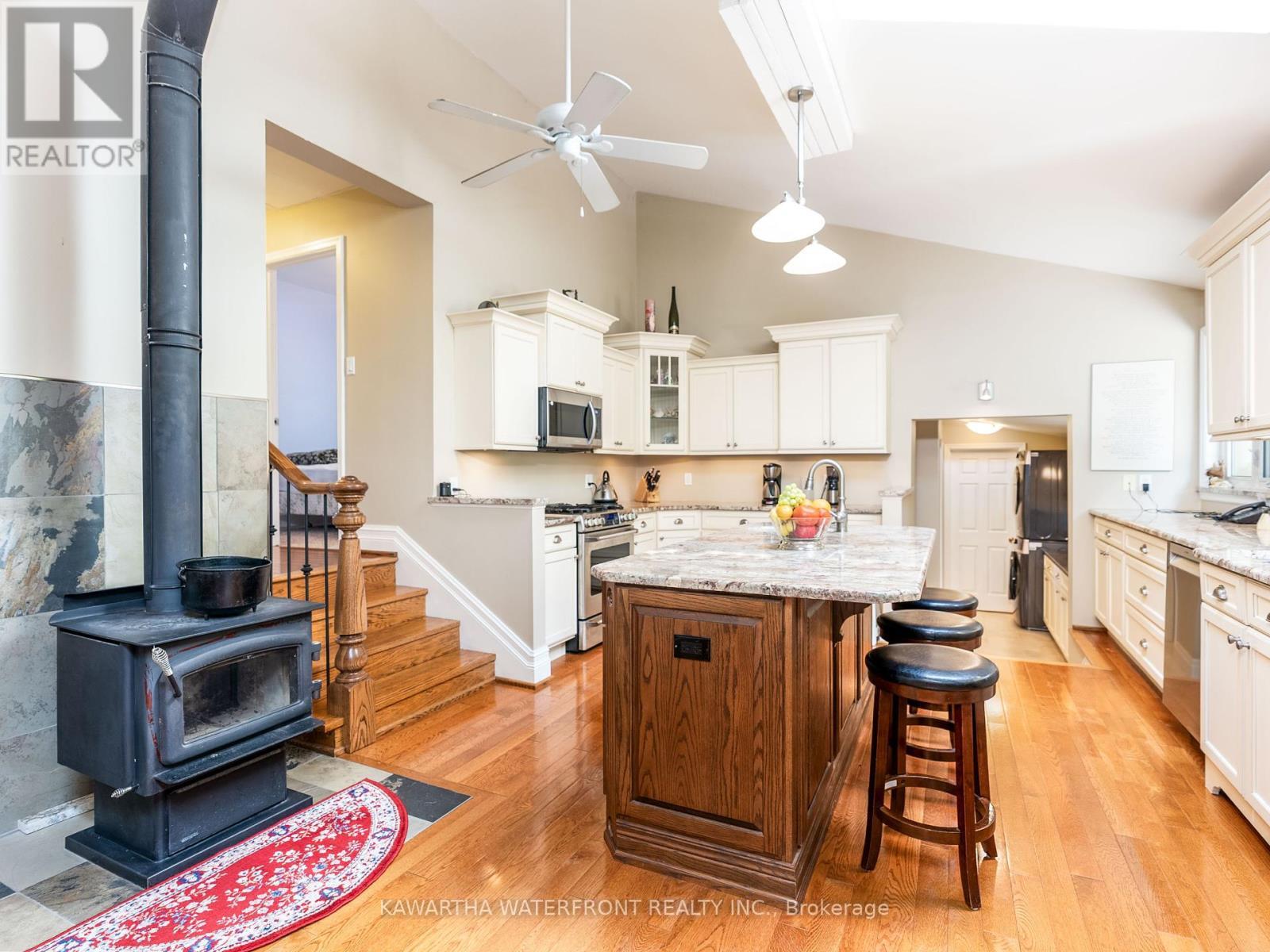 Kitchen - 31 Shadow Lake 40 Road, Kawartha Lakes (Somerville), ON - Indoor Photo Showing Kitchen