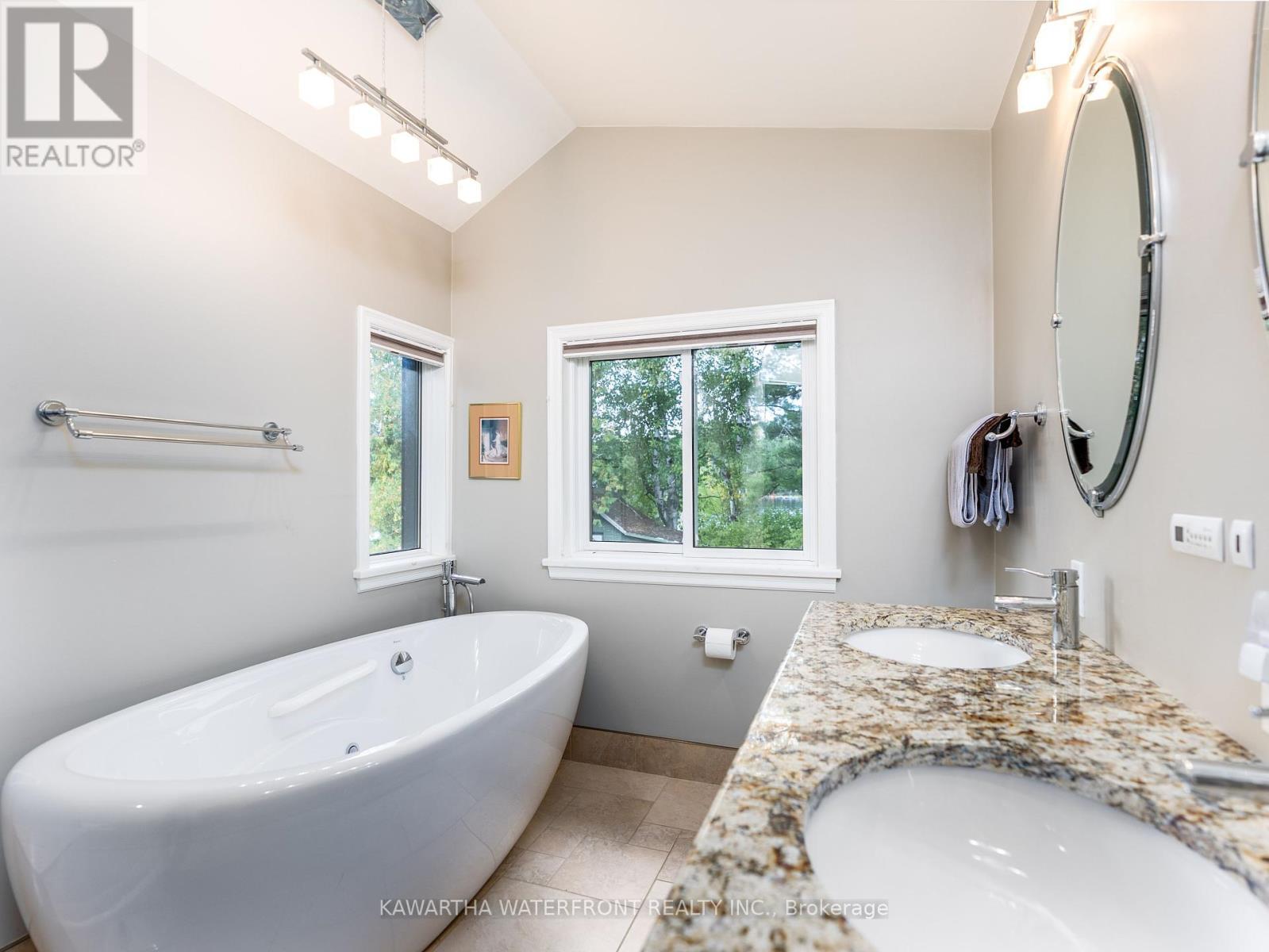 5 pc Bathroom - 31 Shadow Lake 40 Road, Kawartha Lakes (Somerville), ON - Indoor Photo Showing Bathroom