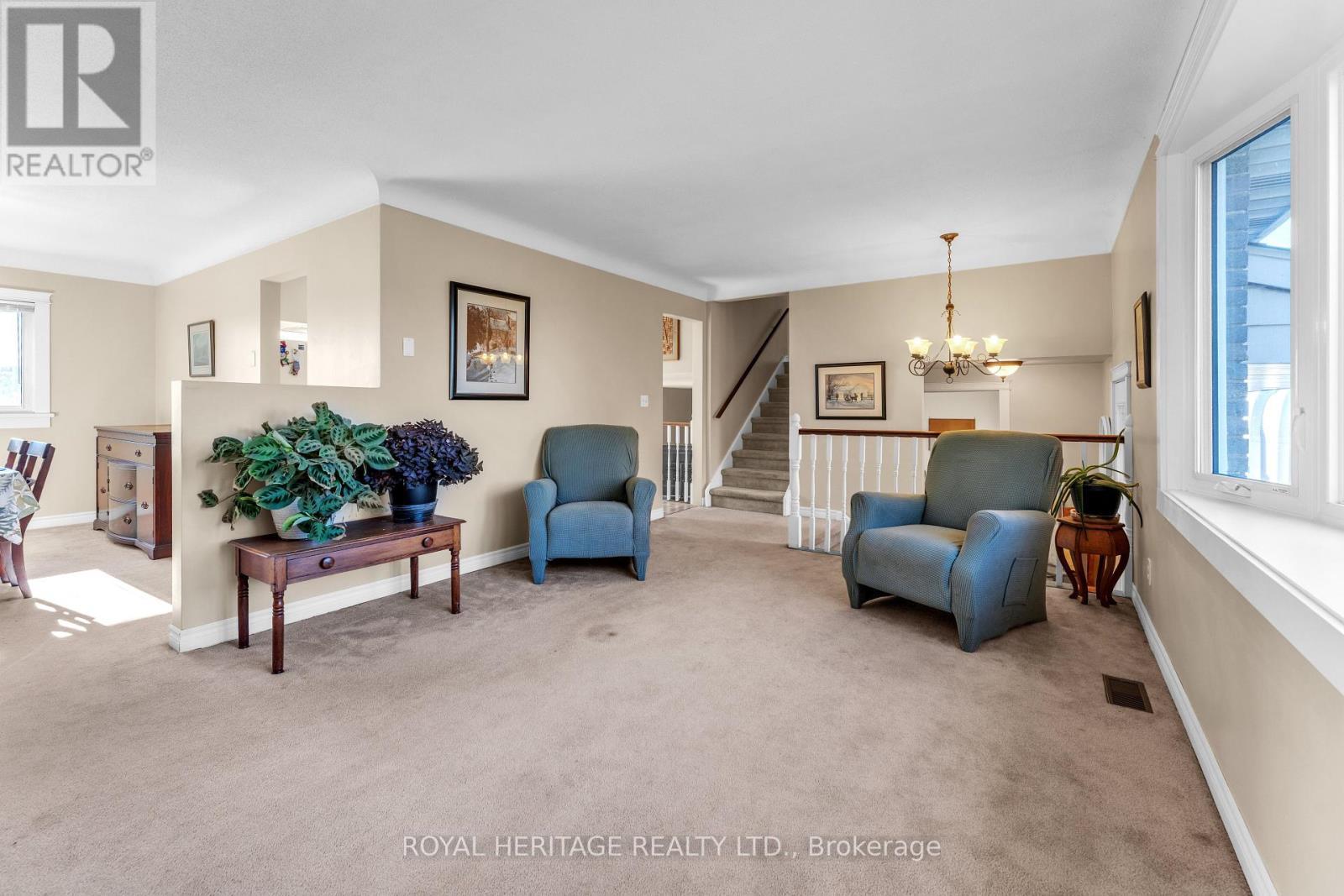 589 County 2 Road, Front Of Leeds & Seeleys Bay, ON - Indoor Photo Showing Living Room