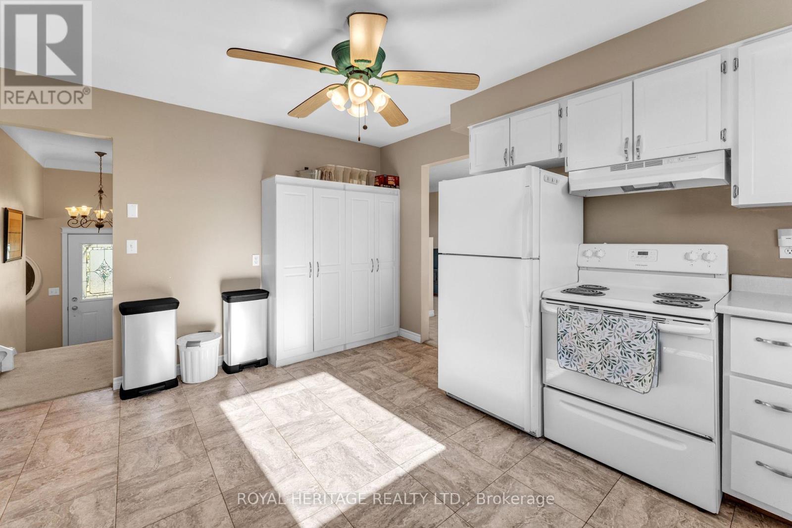 589 County 2 Road, Front Of Leeds & Seeleys Bay, ON - Indoor Photo Showing Kitchen