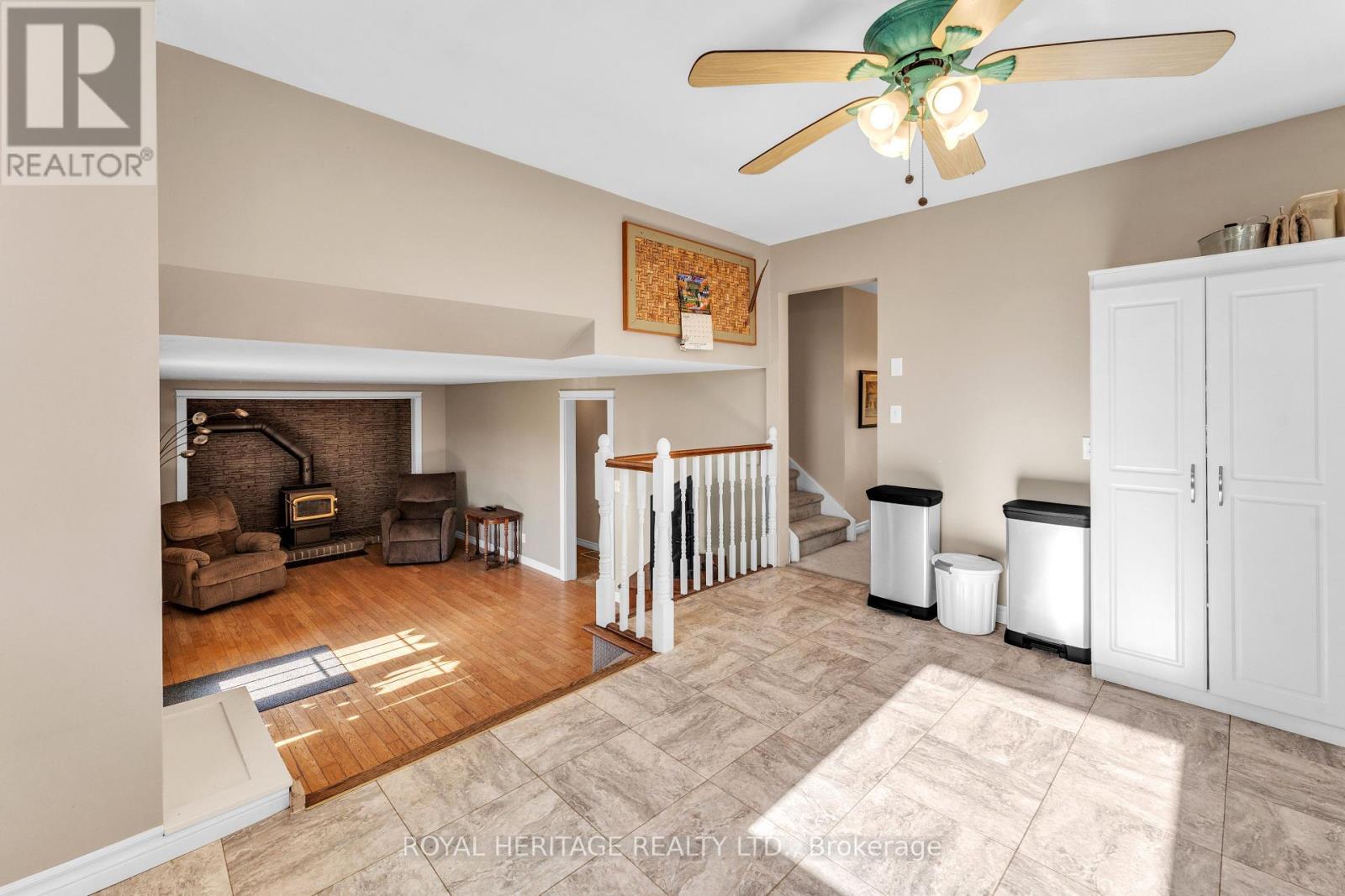 589 County 2 Road, Front Of Leeds & Seeleys Bay, ON - Indoor Photo Showing Other Room