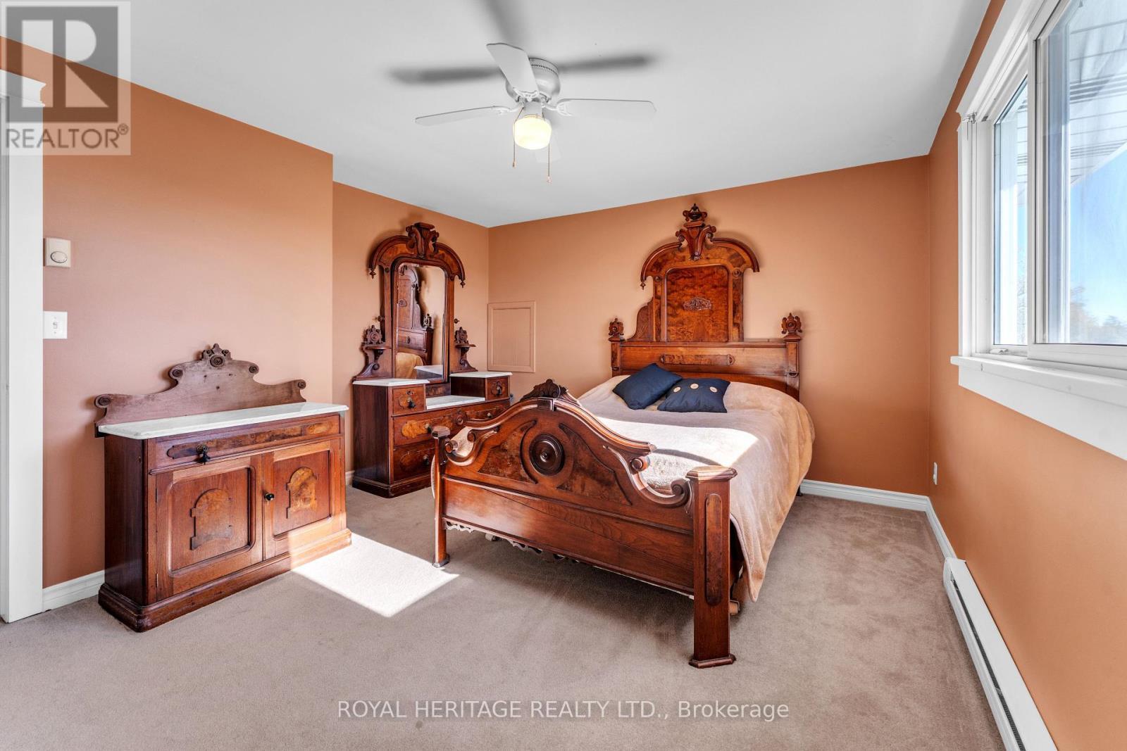 589 County 2 Road, Front Of Leeds & Seeleys Bay, ON - Indoor Photo Showing Bedroom
