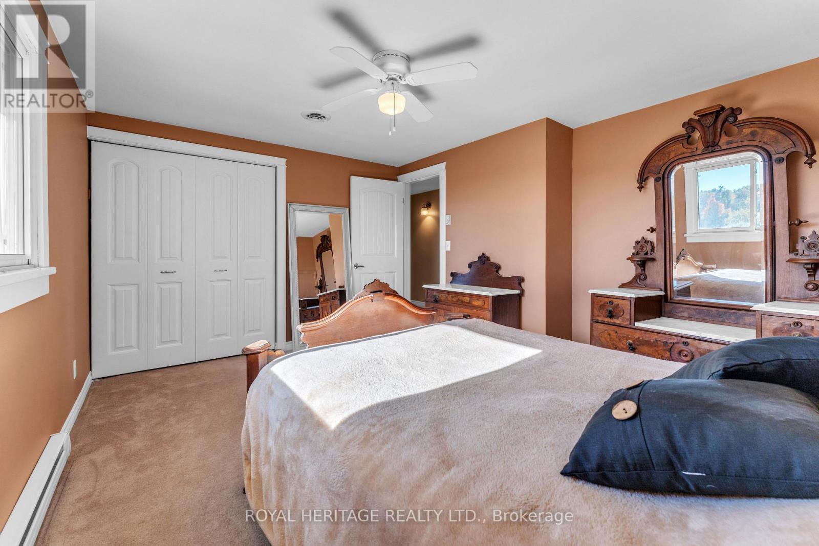 589 County 2 Road, Front Of Leeds & Seeleys Bay, ON - Indoor Photo Showing Bedroom