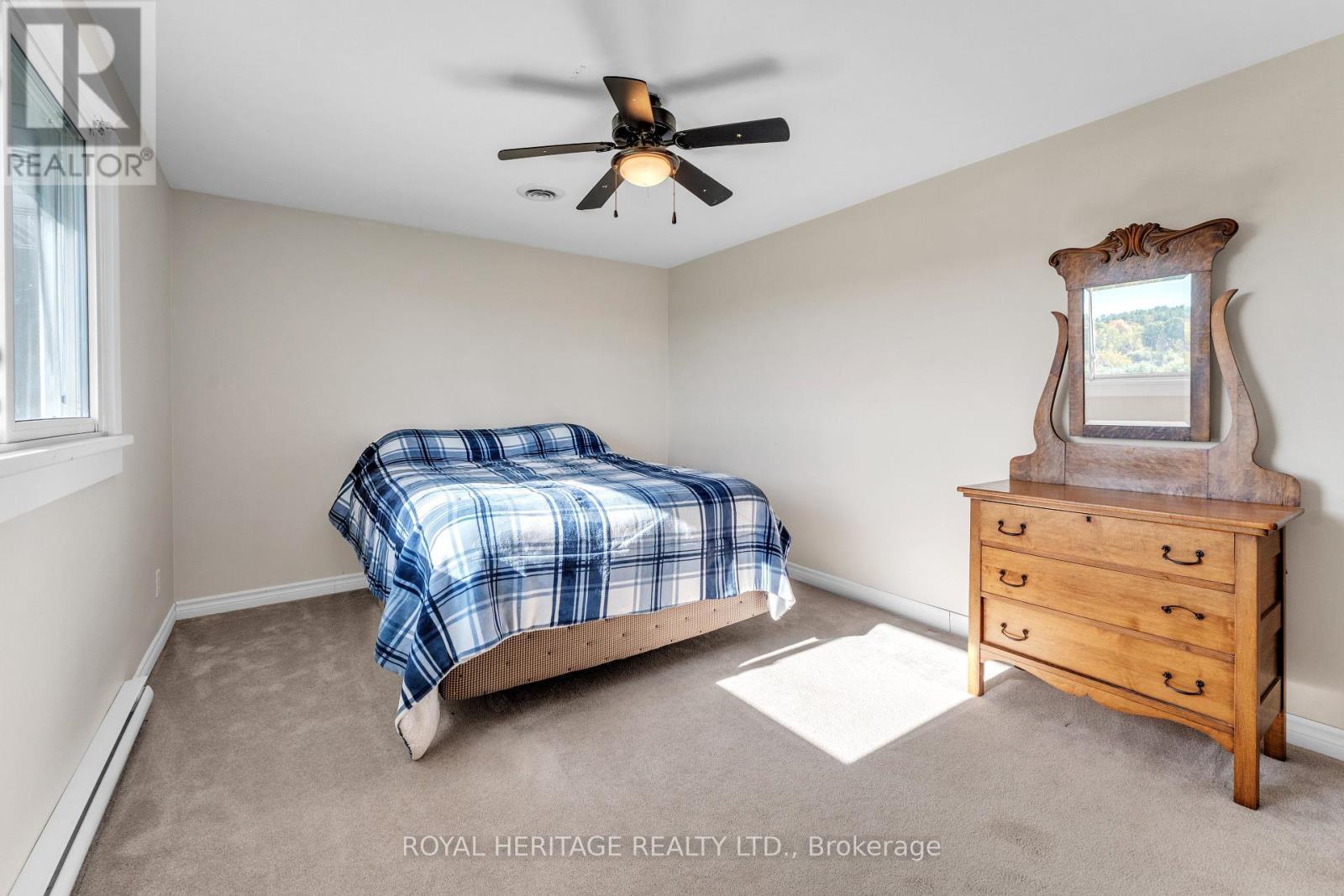 589 County 2 Road, Front Of Leeds & Seeleys Bay, ON - Indoor Photo Showing Bedroom