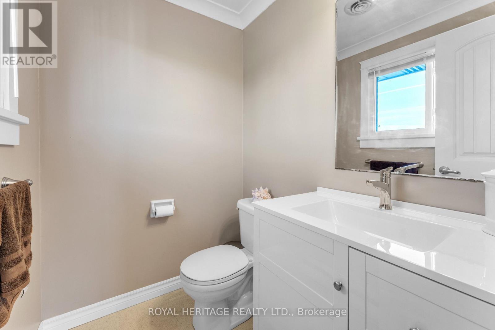 589 County 2 Road, Front Of Leeds & Seeleys Bay, ON - Indoor Photo Showing Bathroom