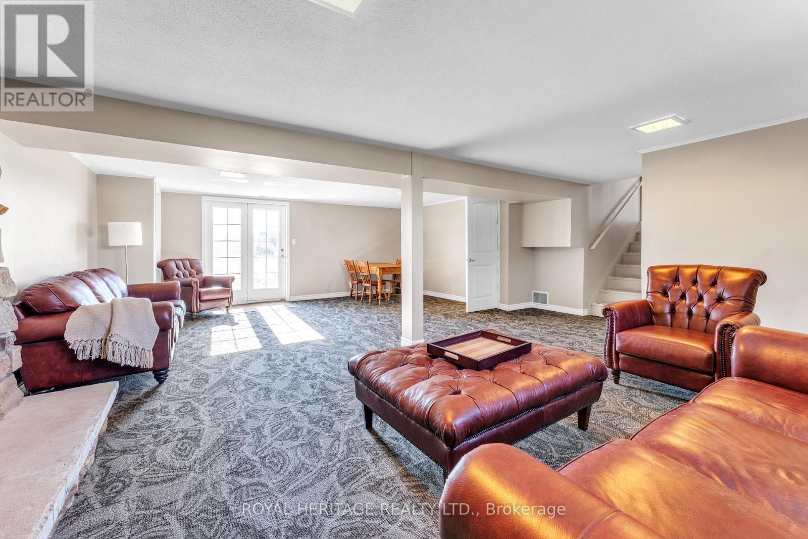 589 County 2 Road, Front Of Leeds & Seeleys Bay, ON - Indoor Photo Showing Living Room