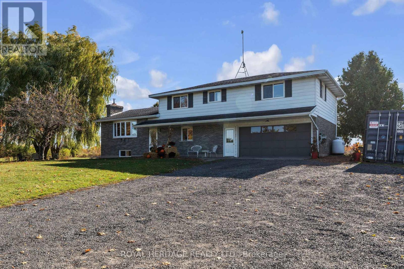 589 County 2 Road, Front Of Leeds & Seeleys Bay, ON - Outdoor With Facade