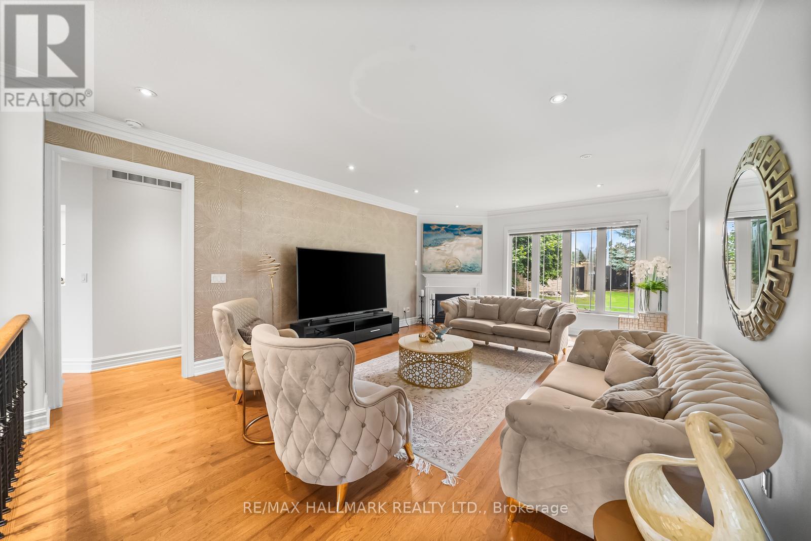 452 Athabasca Drive, Vaughan, ON - Indoor Photo Showing Living Room