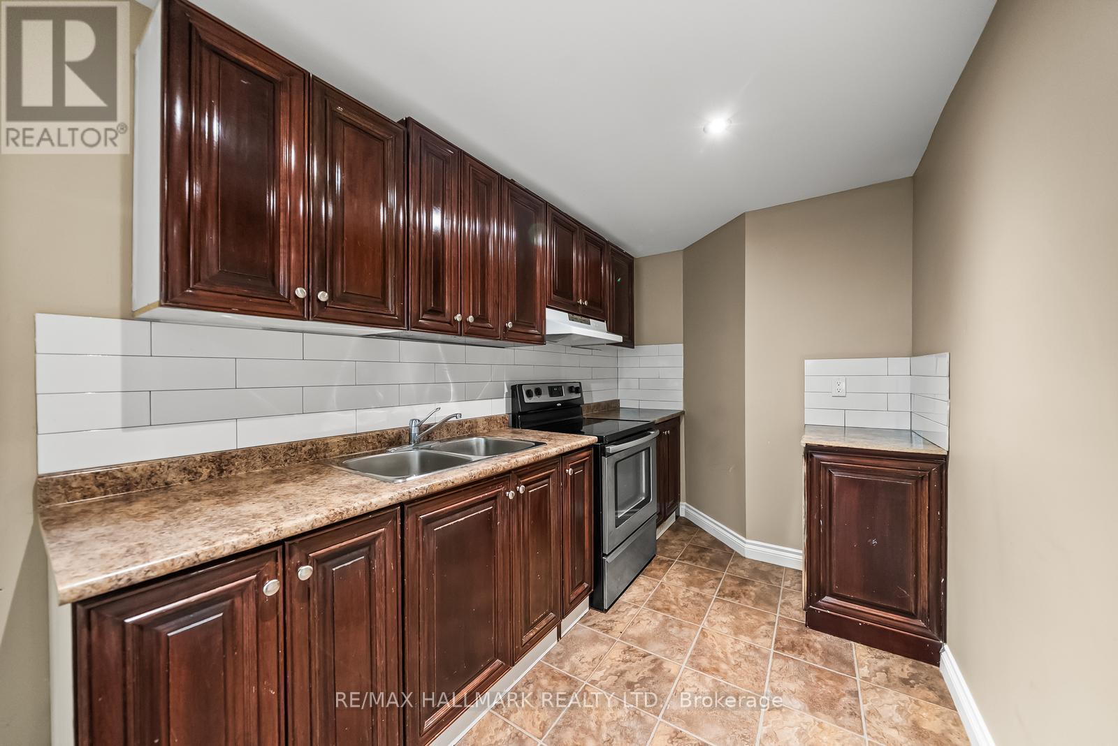 452 Athabasca Drive, Vaughan, ON - Indoor Photo Showing Kitchen With Double Sink