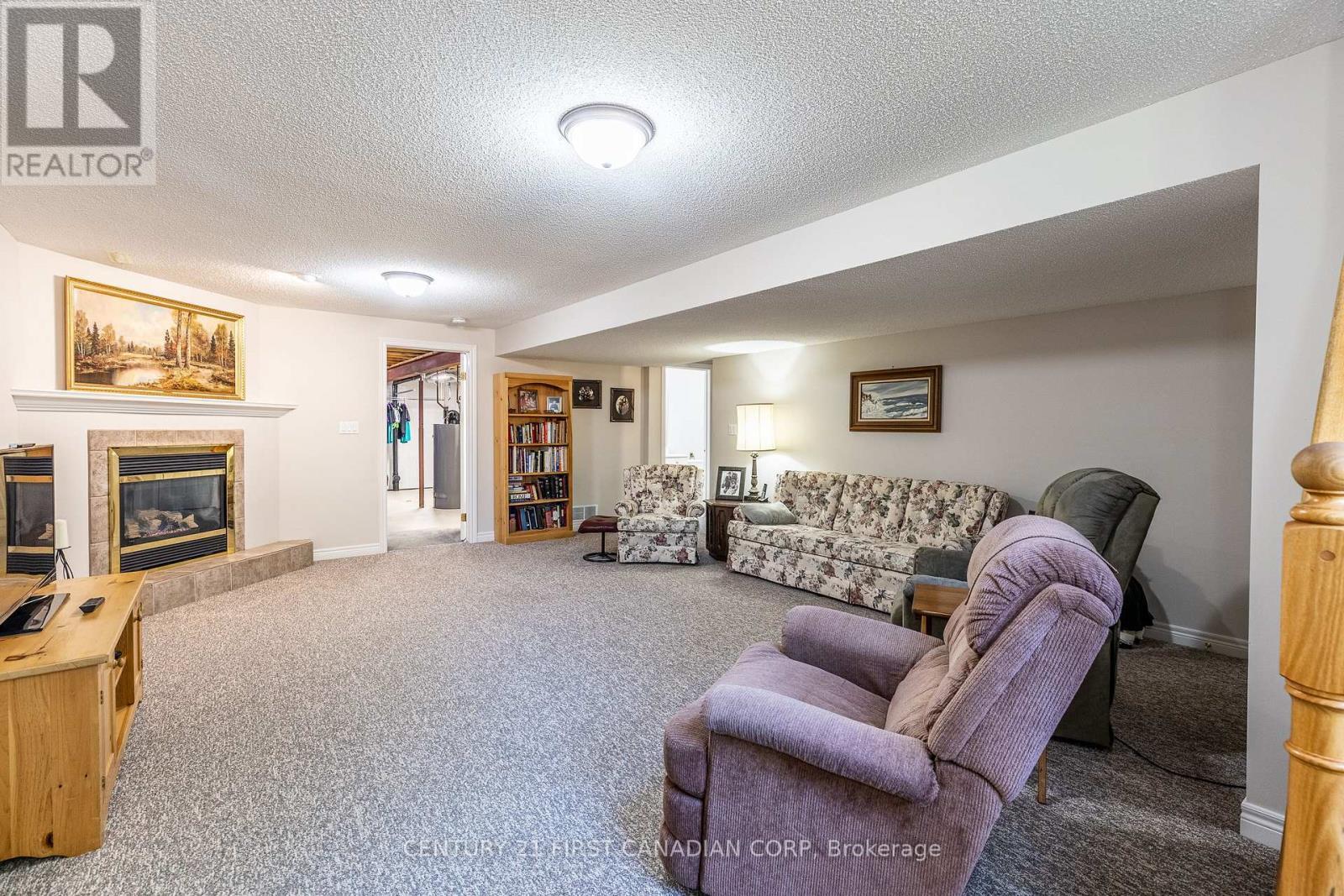 18 - 20 Windemere Place, St. Thomas, ON - Indoor Photo Showing Living Room With Fireplace