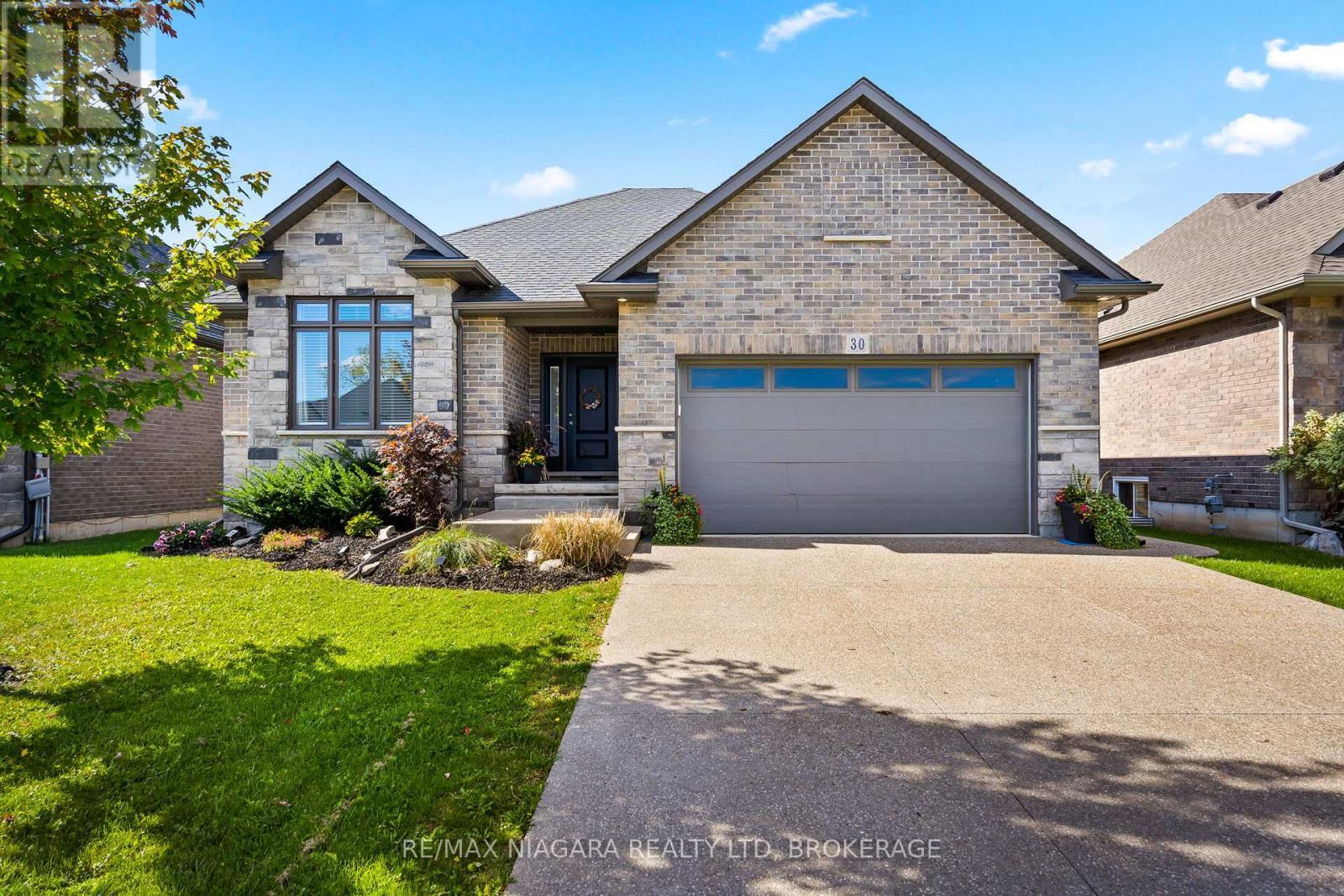 30 Renfield Street, Port Colborne (Sugarloaf), ON - Outdoor With Facade