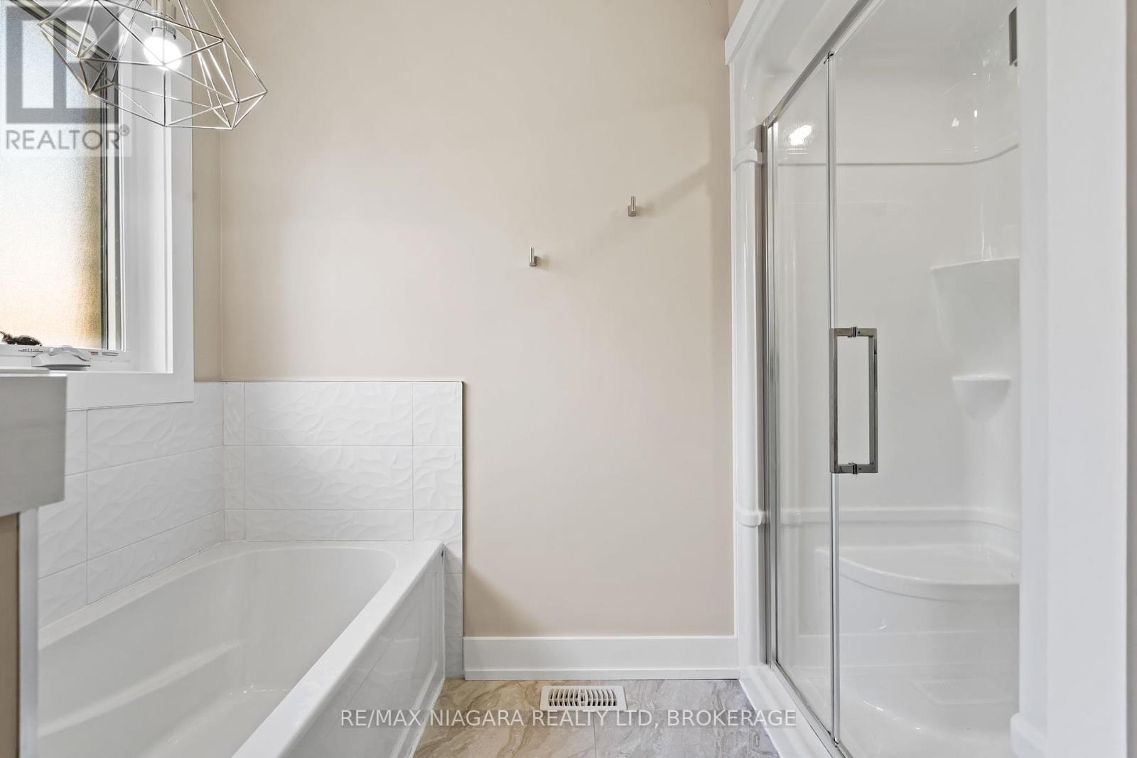 30 Renfield Street, Port Colborne (Sugarloaf), ON - Indoor Photo Showing Bathroom
