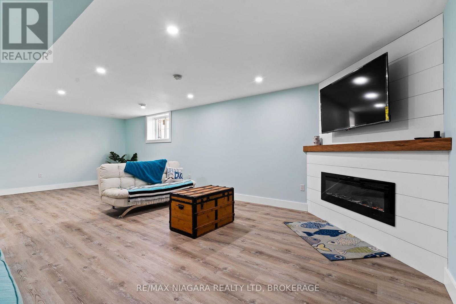 30 Renfield Street, Port Colborne (Sugarloaf), ON - Indoor With Fireplace