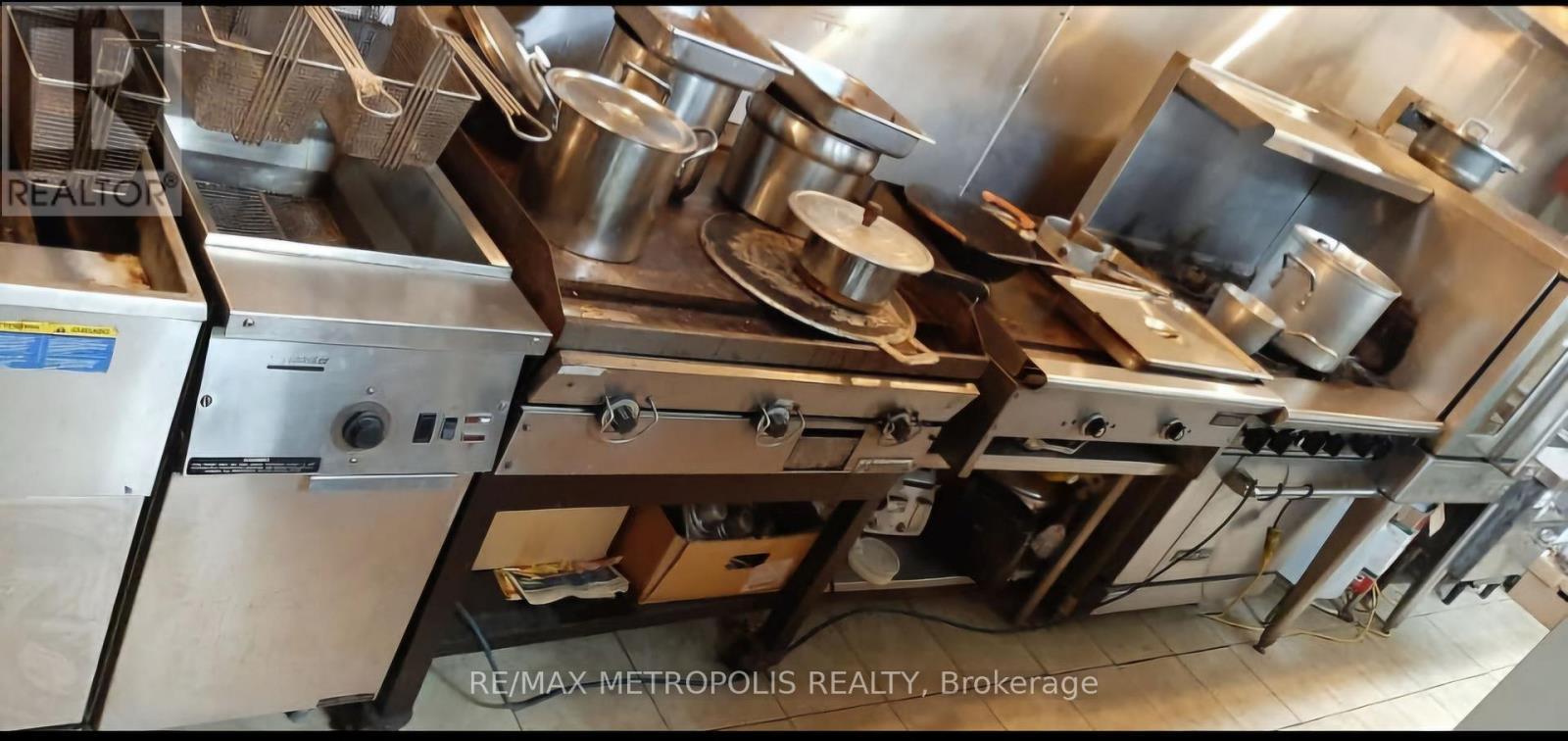 5118 Dundas Street W, Toronto, ON