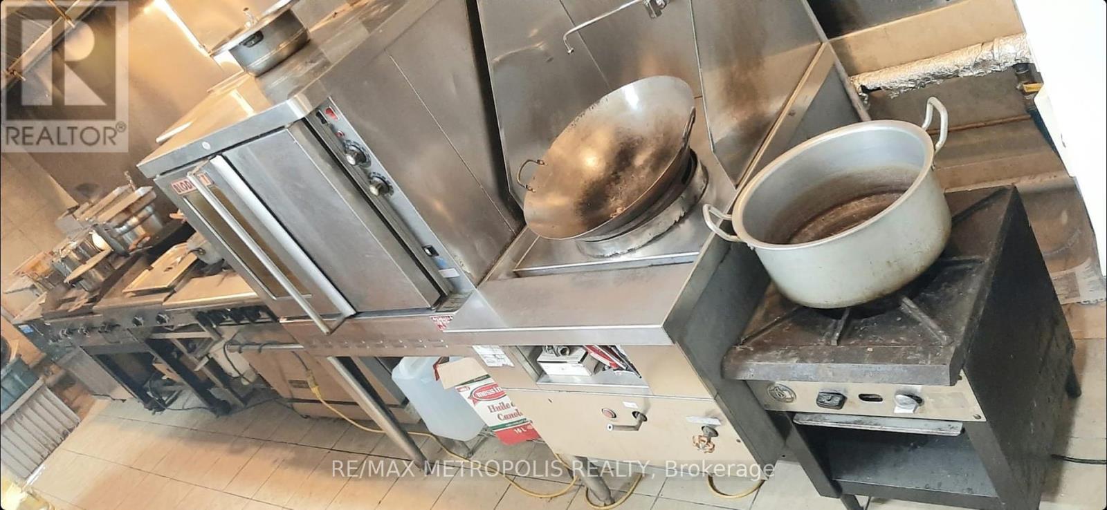 5118 Dundas Street W, Toronto, ON