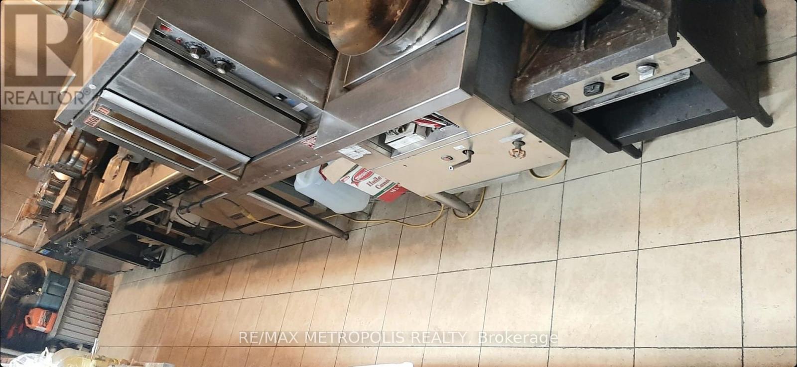 5118 Dundas Street W, Toronto, ON