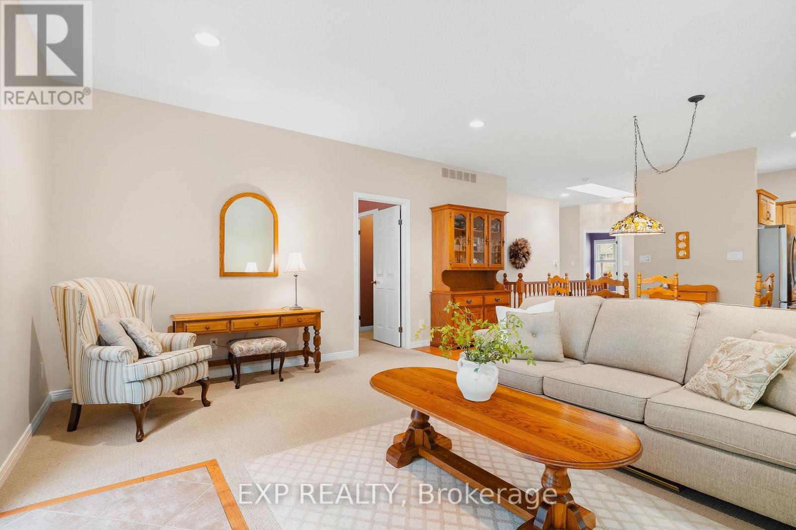 2 - 460 Waterloo Street, Wilmot, ON - Indoor Photo Showing Living Room