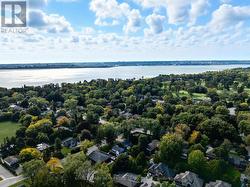 Steps from the Lake, Marina, Burlington Golf Club! -