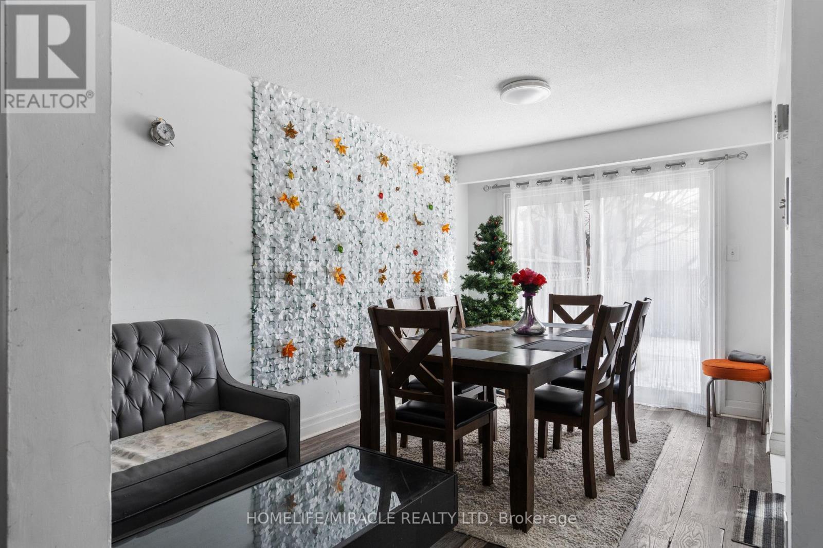 127 Fanshawe Drive, Brampton, ON - Indoor Photo Showing Dining Room