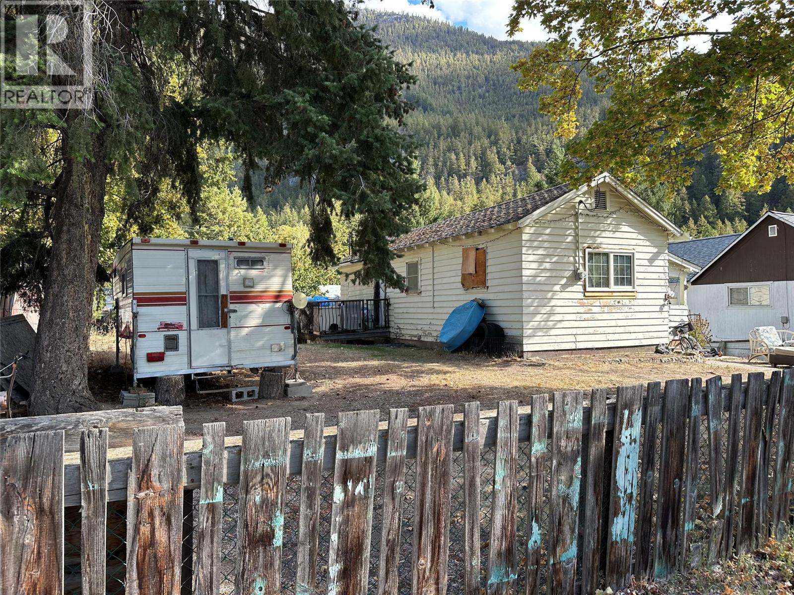 959 Cawston Avenue, Hedley, BC - Outdoor