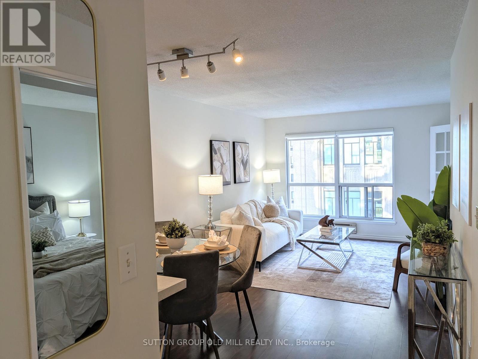 907 - 7 Carlton Street, Toronto, ON - Indoor Photo Showing Living Room