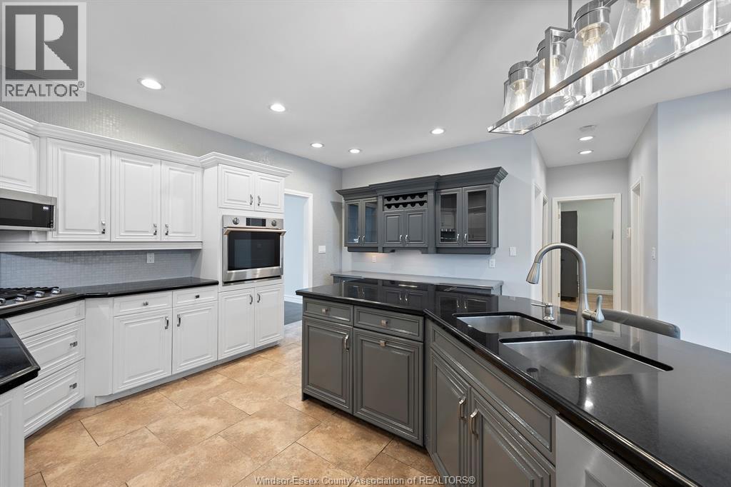 15 Fasan Crescent, Tecumseh, ON - Indoor Photo Showing Kitchen With Double Sink