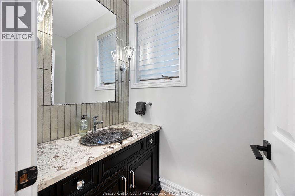 15 Fasan Crescent, Tecumseh, ON - Indoor Photo Showing Bathroom