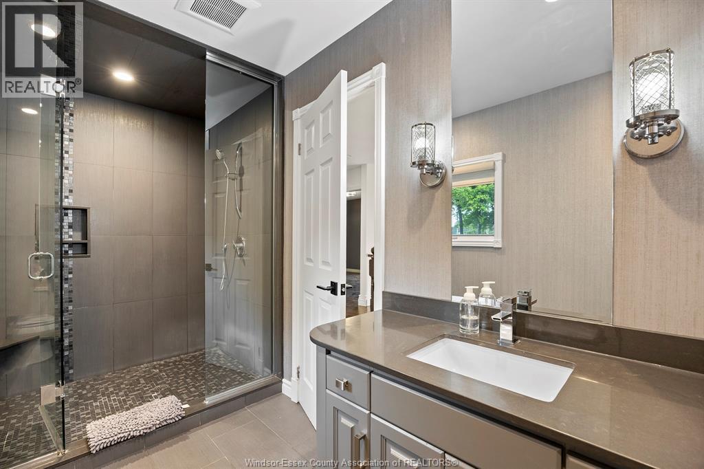 15 Fasan Crescent, Tecumseh, ON - Indoor Photo Showing Bathroom