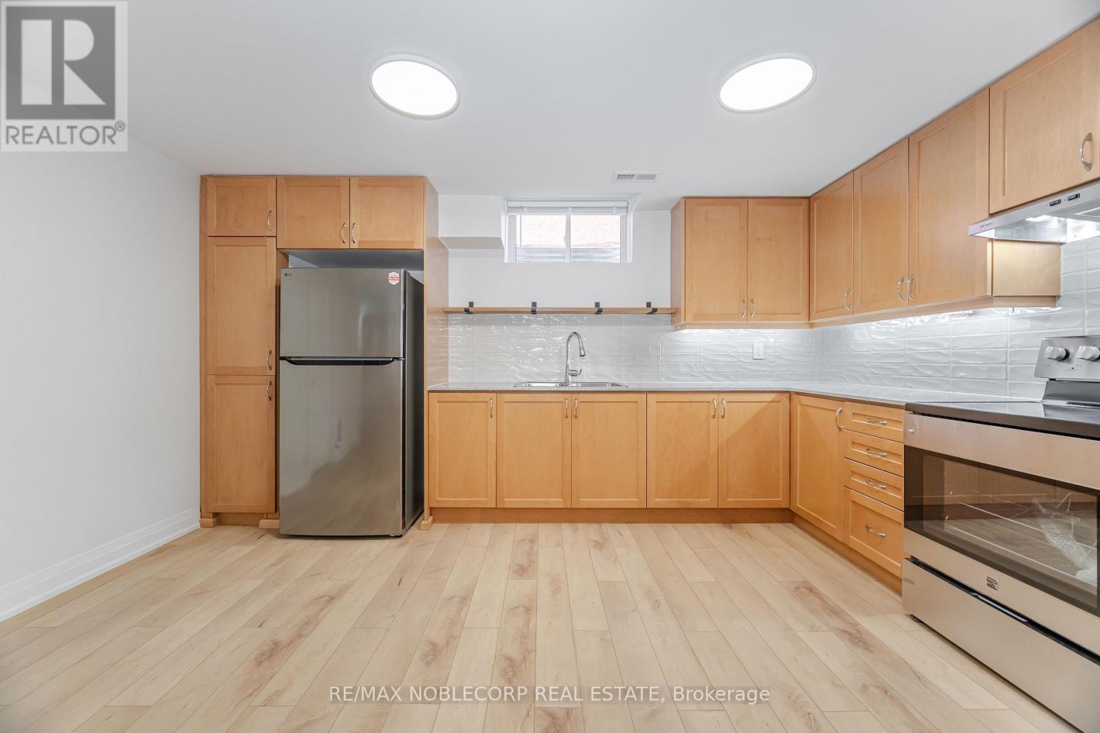 Lower - 131 Dunstan Crescent, Vaughan, ON - Indoor Photo Showing Kitchen