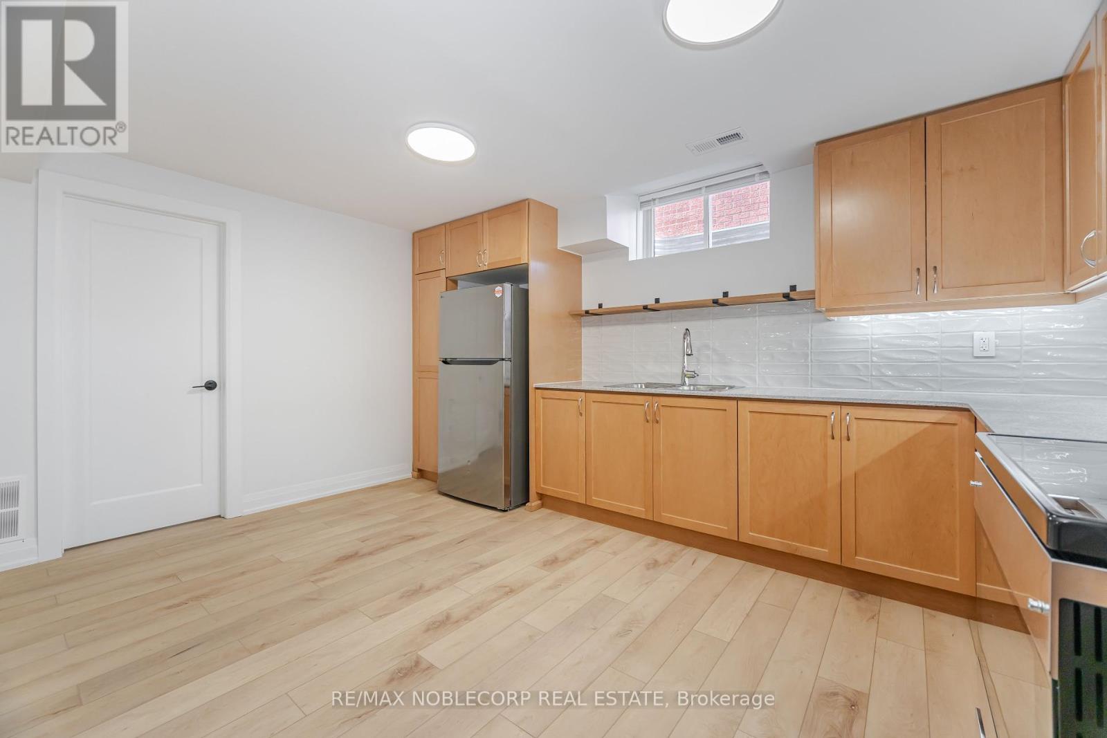 Lower - 131 Dunstan Crescent, Vaughan, ON - Indoor Photo Showing Kitchen
