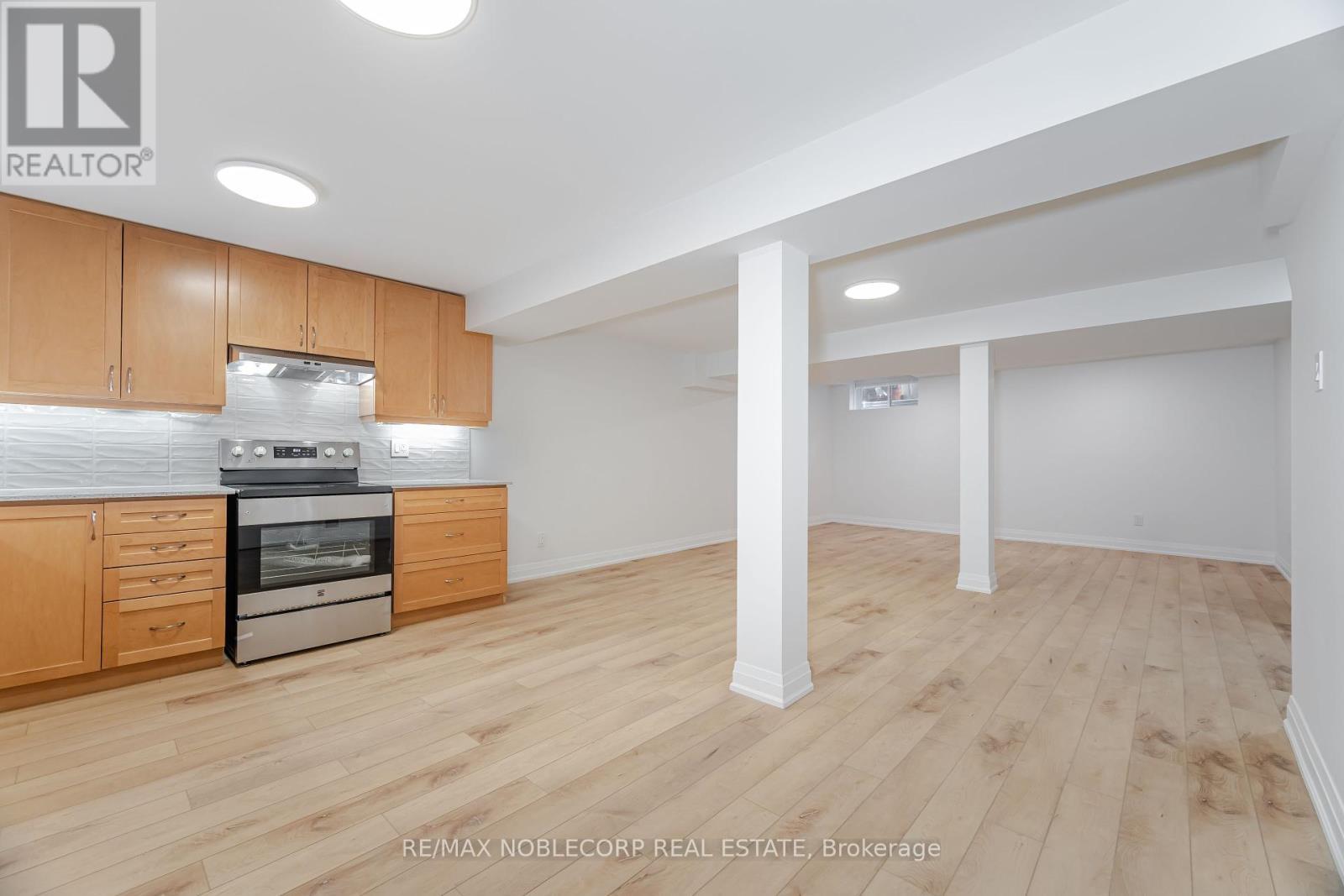 Lower - 131 Dunstan Crescent, Vaughan, ON - Indoor Photo Showing Kitchen