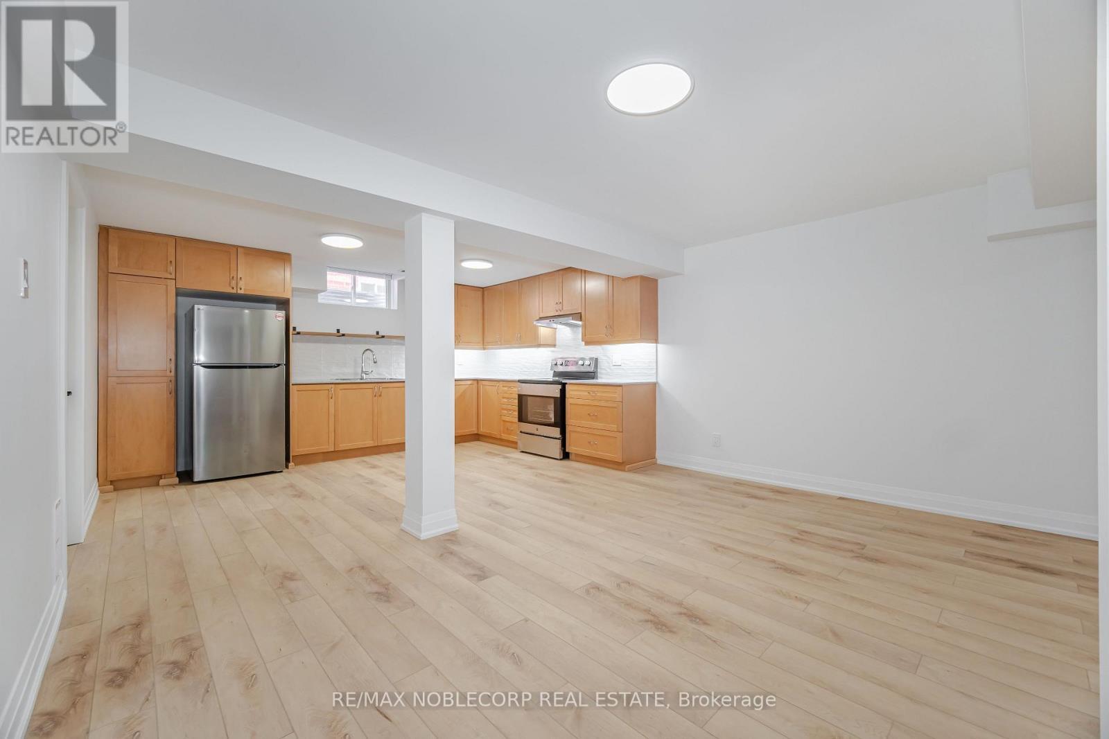 Lower - 131 Dunstan Crescent, Vaughan, ON - Indoor Photo Showing Kitchen
