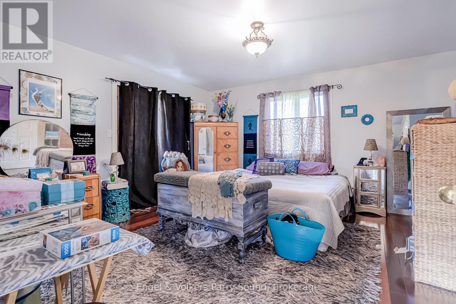 34 Gordon Point Road, Magnetawan, ON - Indoor Photo Showing Bedroom