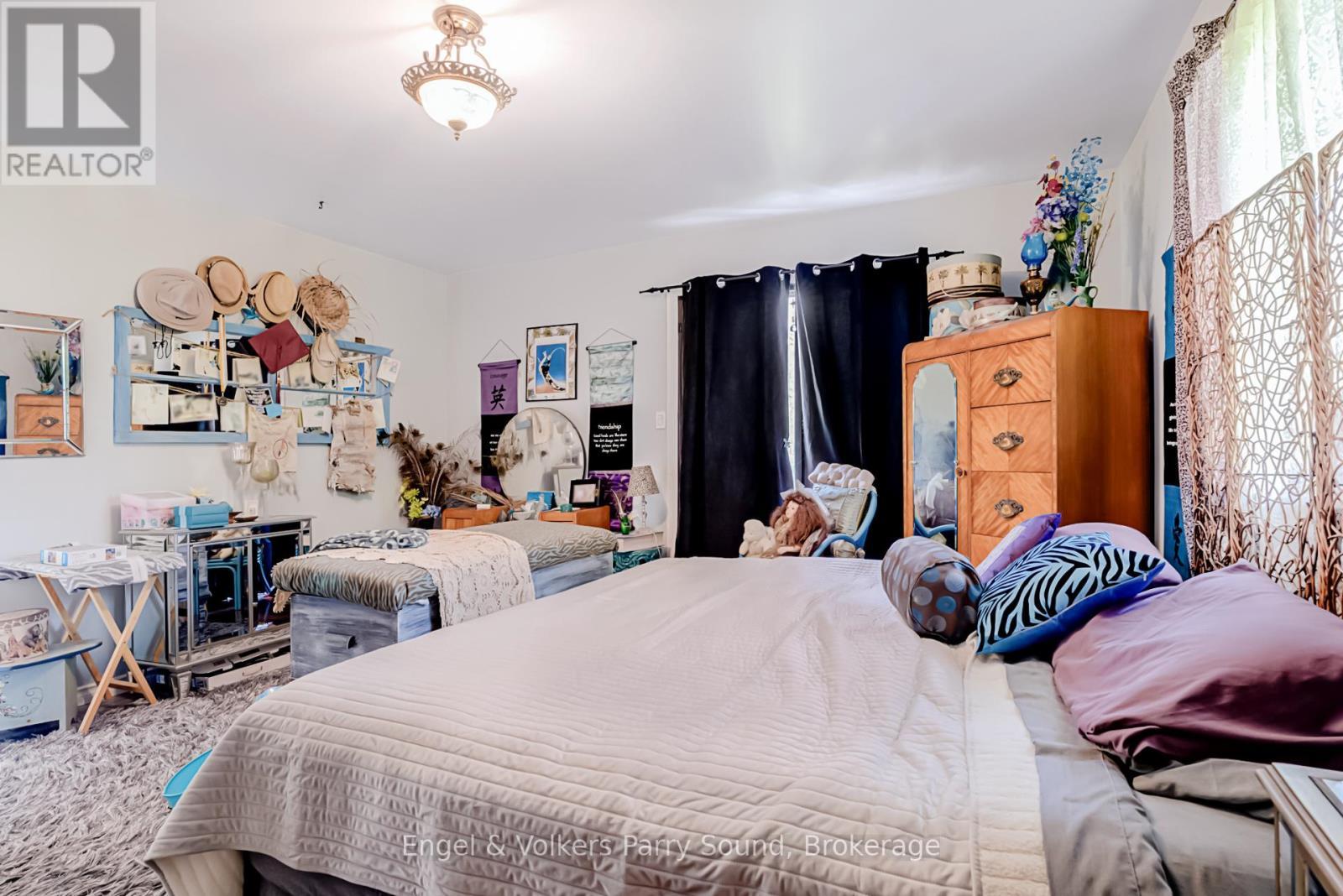34 Gordon Point Road, Magnetawan, ON - Indoor Photo Showing Bedroom