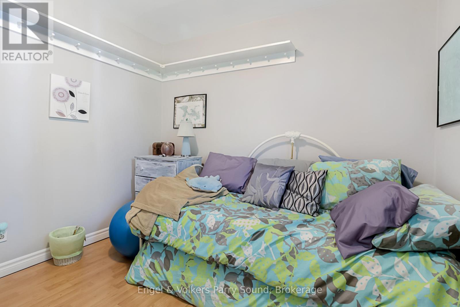 34 Gordon Point Road, Magnetawan, ON - Indoor Photo Showing Bedroom