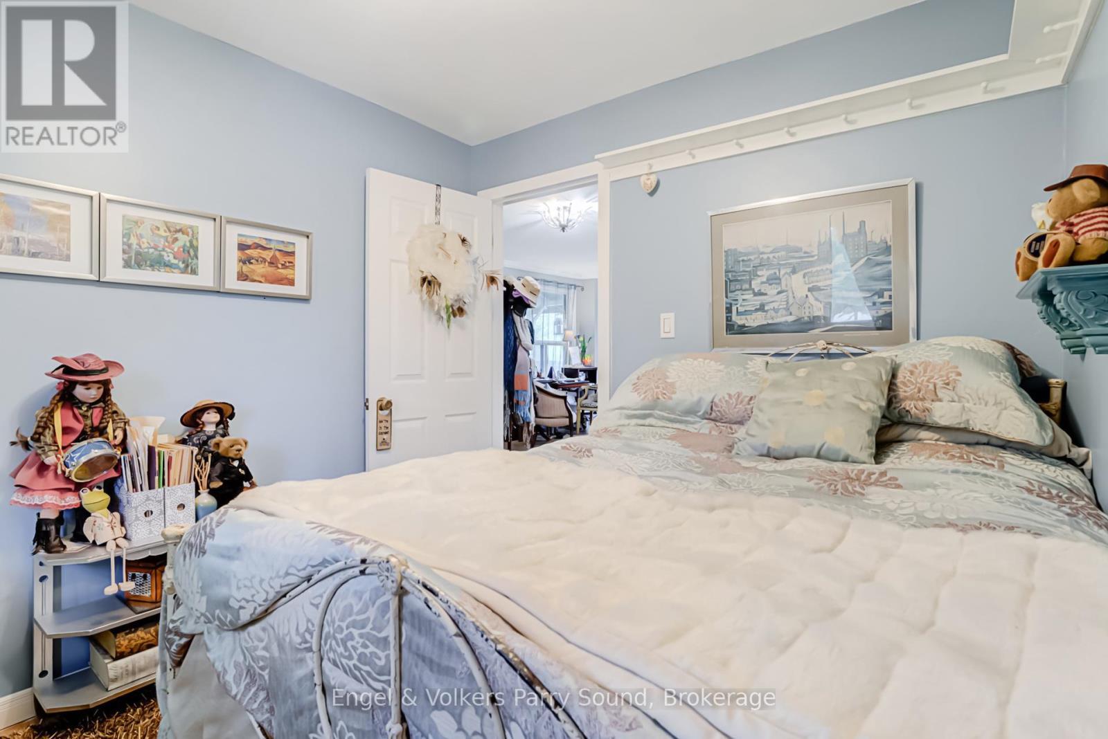 34 Gordon Point Road, Magnetawan, ON - Indoor Photo Showing Bedroom