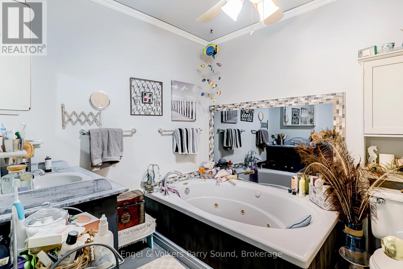34 Gordon Point Road, Magnetawan, ON - Indoor Photo Showing Bathroom