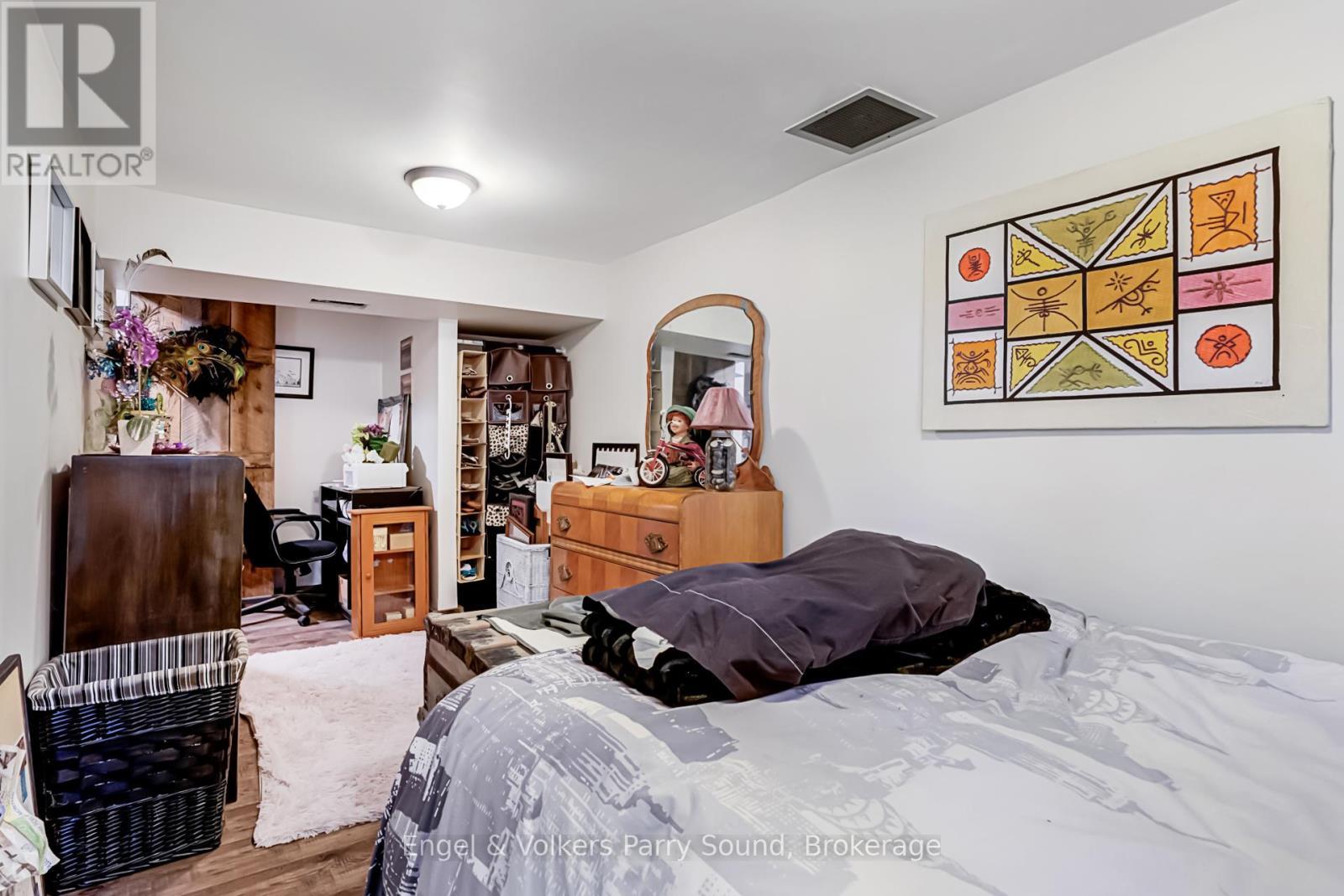 34 Gordon Point Road, Magnetawan, ON - Indoor Photo Showing Bedroom